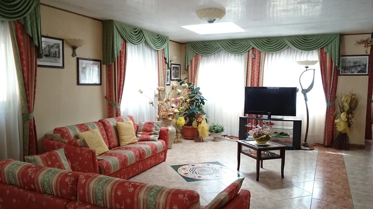 Hotel Holiday House San Giovanni Rotondo Exterior foto