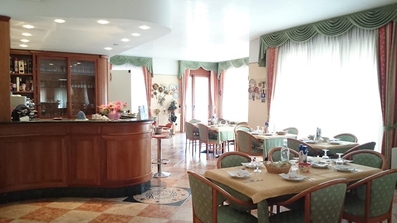 Hotel Holiday House San Giovanni Rotondo Exterior foto