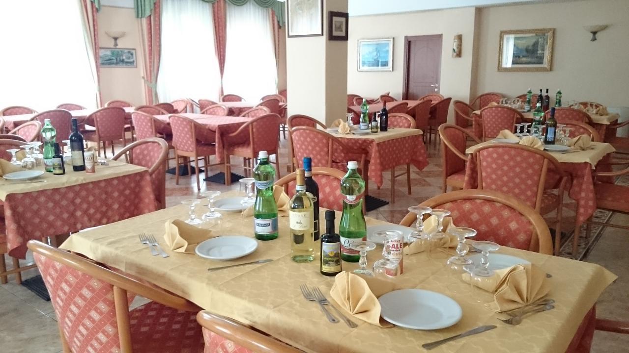 Hotel Holiday House San Giovanni Rotondo Exterior foto