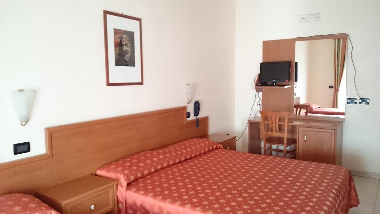 Hotel Holiday House San Giovanni Rotondo Exterior foto