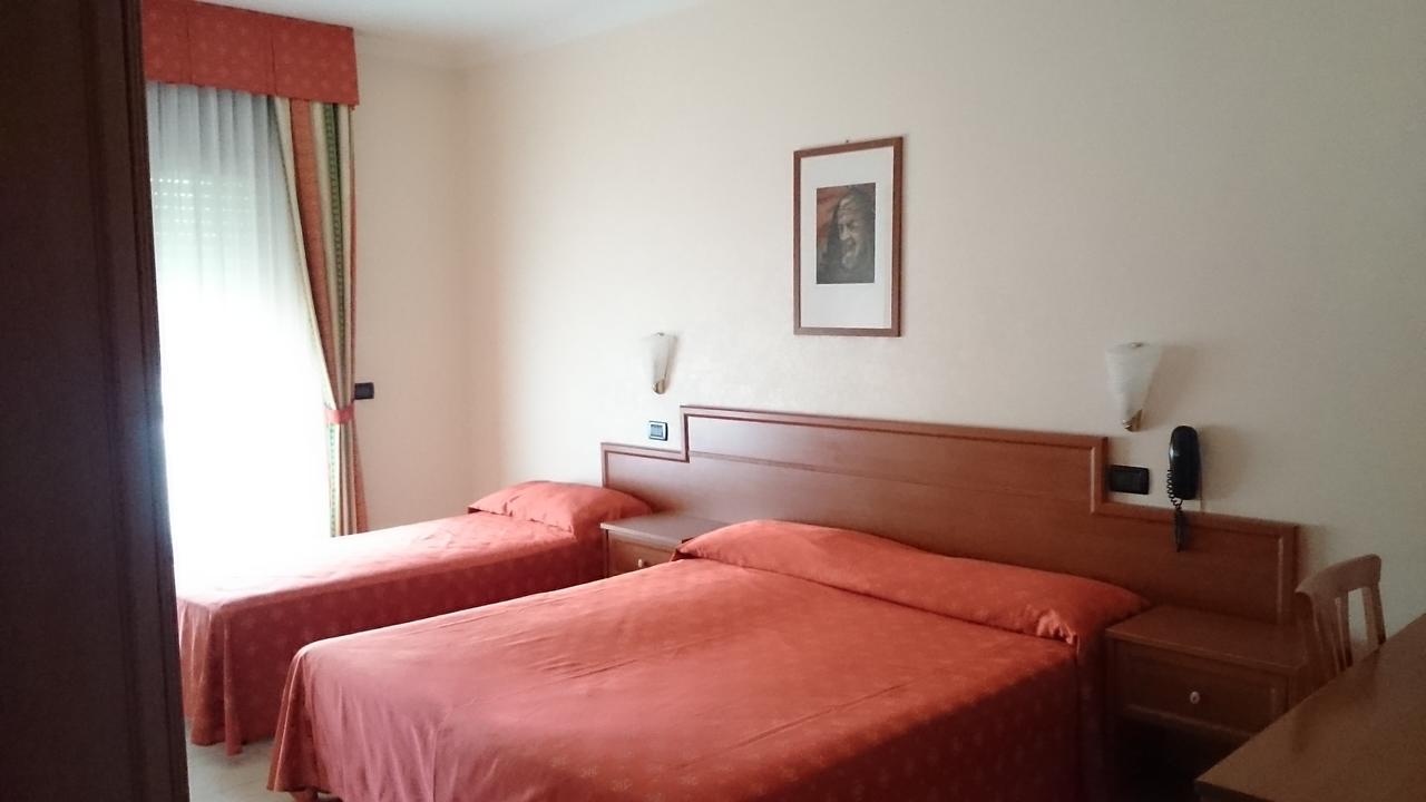 Hotel Holiday House San Giovanni Rotondo Exterior foto