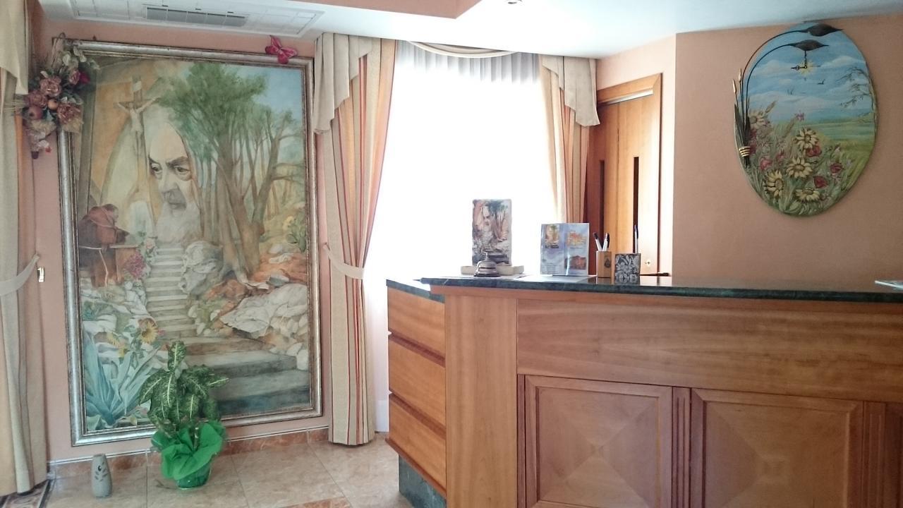 Hotel Holiday House San Giovanni Rotondo Exterior foto